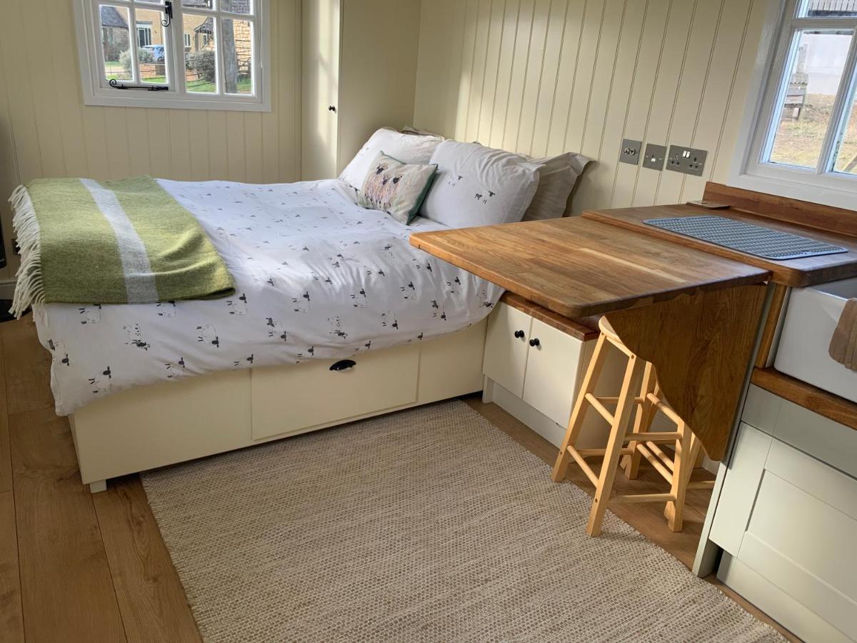 버킹엄 Weatherhead Farm Shepherds Hut 빌라 외부 사진
