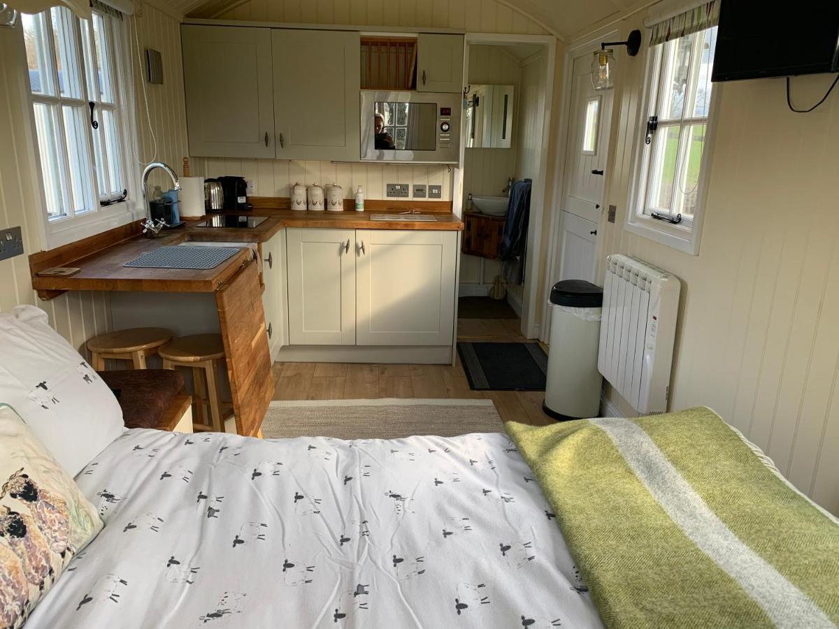 버킹엄 Weatherhead Farm Shepherds Hut 빌라 외부 사진