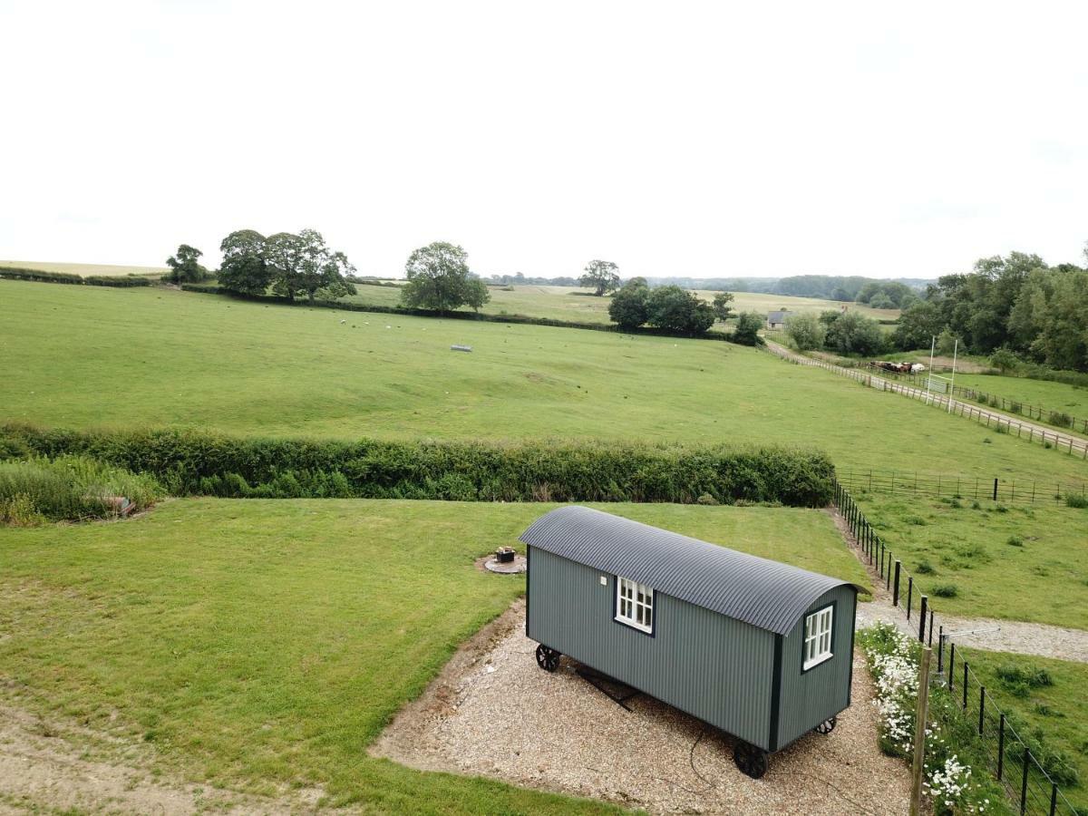 버킹엄 Weatherhead Farm Shepherds Hut 빌라 외부 사진